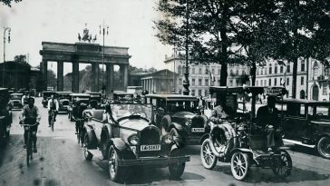 Berlin street life 1920s