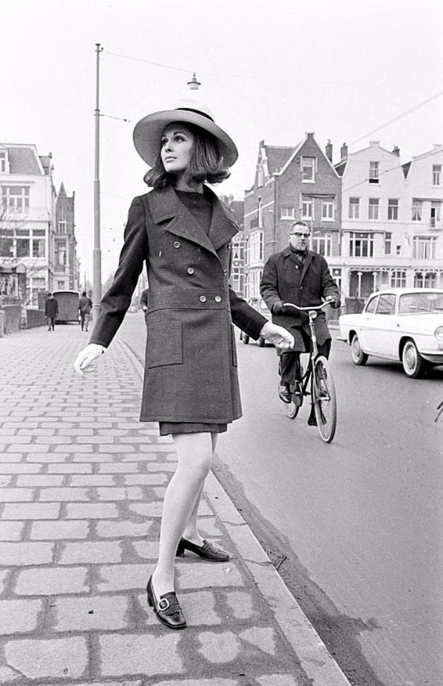 A Look Back at the 1960s Women Fashion in Amsterdam with Glamorous Vintage Photos