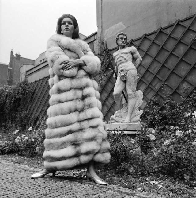 A Look Back at the 1960s Women Fashion in Amsterdam with Glamorous Vintage Photos