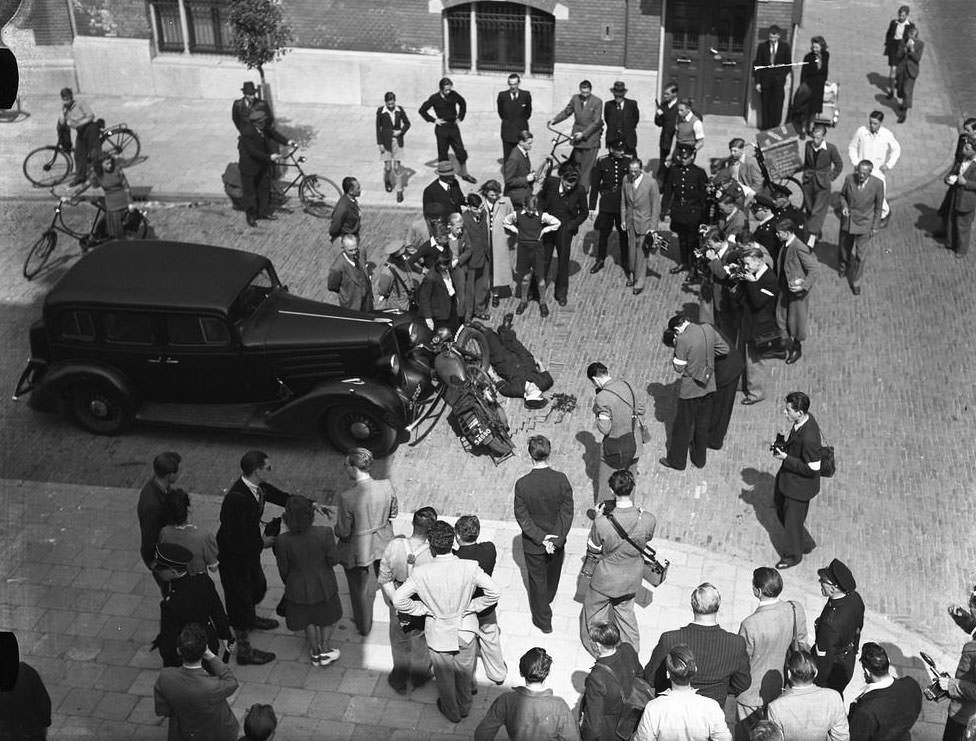 Practical assignment for press photographers in training of the Dutch Association of Photojournalists, Amsterdam, 10 May 1948