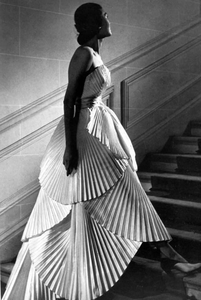 Alla in Dior's pleated evening gown, photo by Willy Maywald, 1950