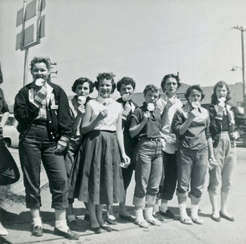 Group of teenage girls with lolipops