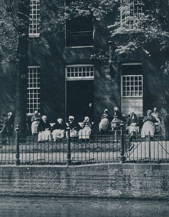 Amsterdam old women's house, 1930s