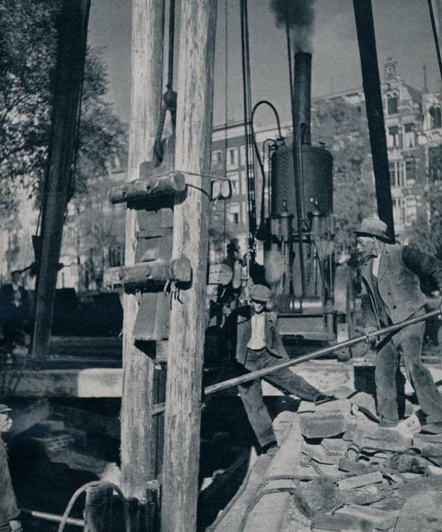 Amsterdam pile driving, 1930s
