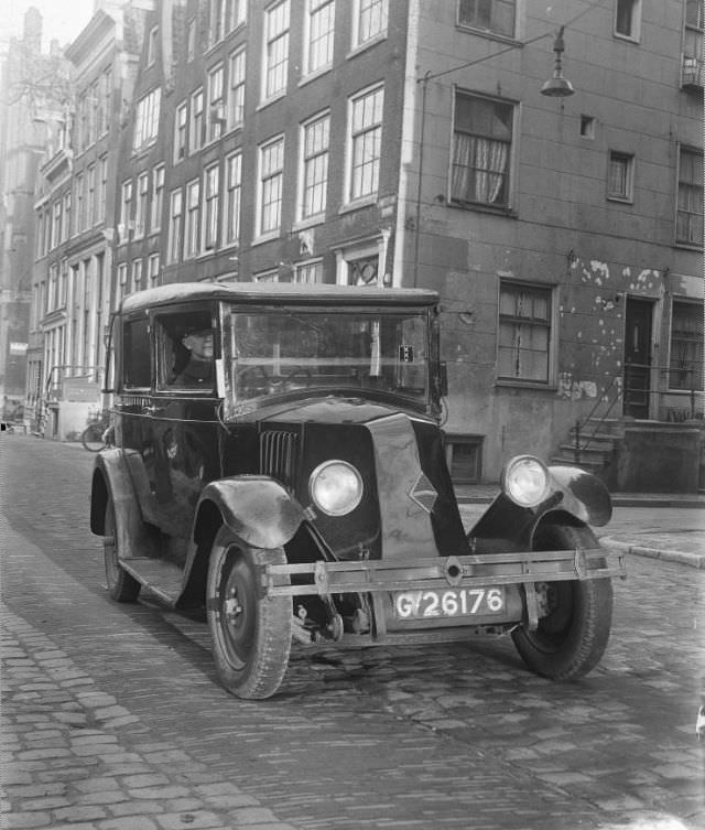 Renault taxi G-26176, Amsterdam, 1934