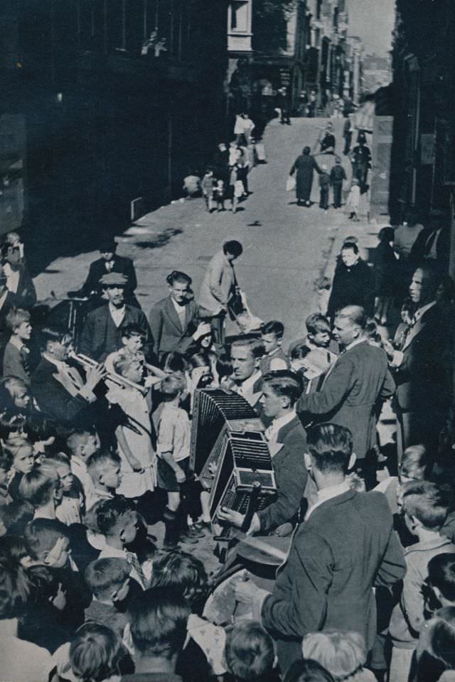 Amsterdam Jordaan street orchestra, 1930s