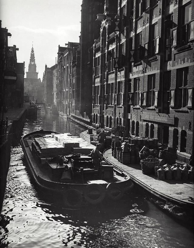 1950s Amsterdam: Spectacular Vintage Photos That Will Take Offer a Glimpse into Everyday Life by Kees Scherer