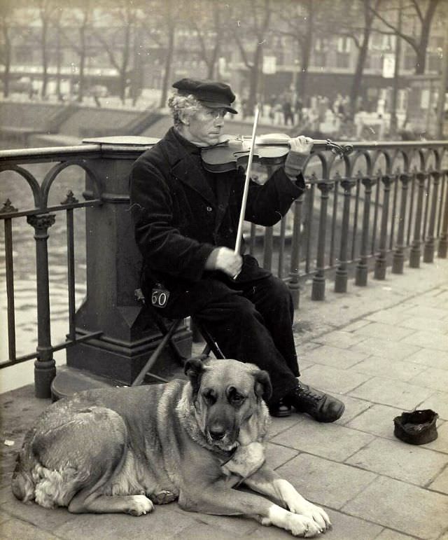 1950s Amsterdam: Spectacular Vintage Photos That Will Take Offer a Glimpse into Everyday Life by Kees Scherer