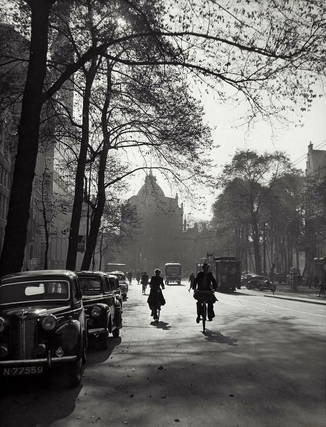 1950s Amsterdam: Spectacular Vintage Photos That Will Take Offer a Glimpse into Everyday Life by Kees Scherer