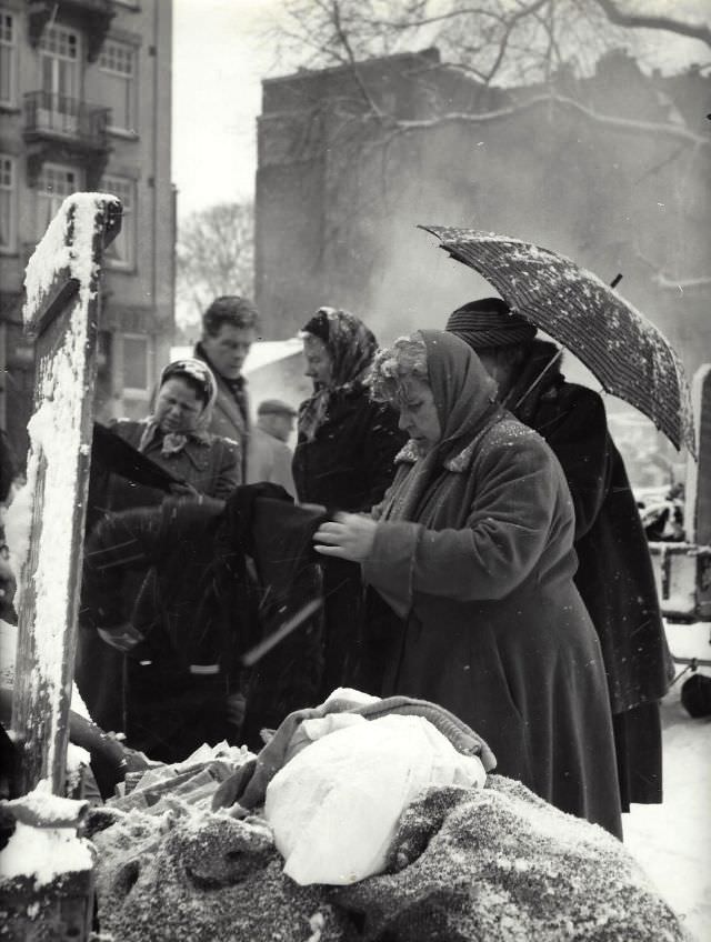 1950s Amsterdam: Spectacular Vintage Photos That Will Take Offer a Glimpse into Everyday Life by Kees Scherer