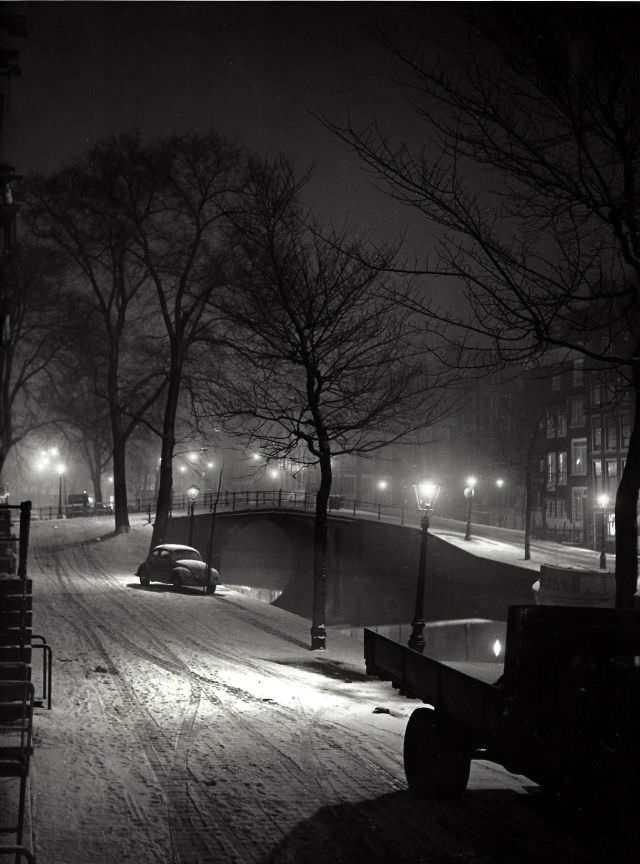 1950s Amsterdam: Spectacular Vintage Photos That Will Take Offer a Glimpse into Everyday Life by Kees Scherer