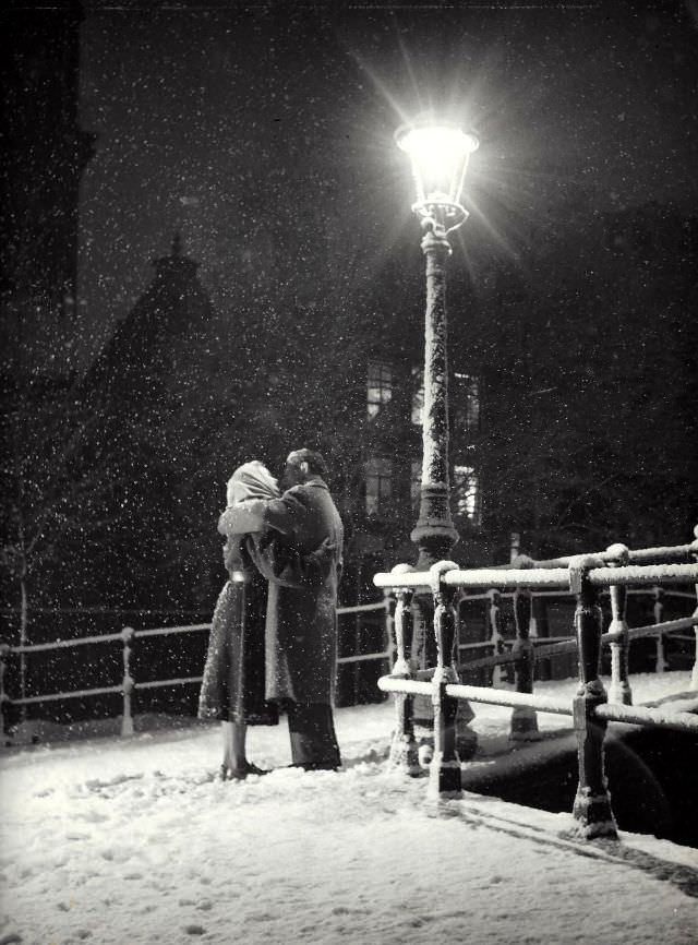 1950s Amsterdam: Spectacular Vintage Photos That Will Take Offer a Glimpse into Everyday Life by Kees Scherer