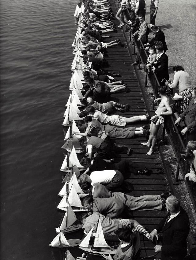 1950s Amsterdam: Spectacular Vintage Photos That Will Take Offer a Glimpse into Everyday Life by Kees Scherer