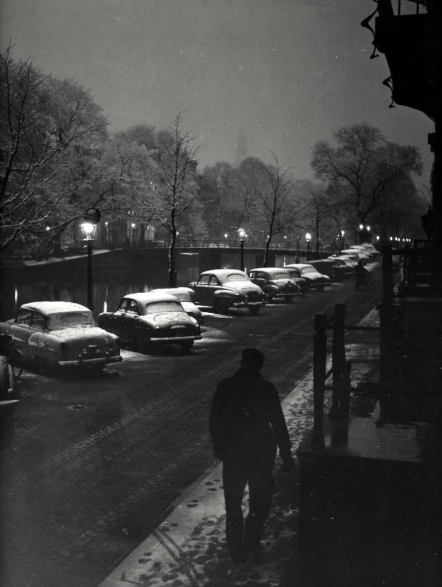 1950s Amsterdam: Spectacular Vintage Photos That Will Take Offer a Glimpse into Everyday Life by Kees Scherer