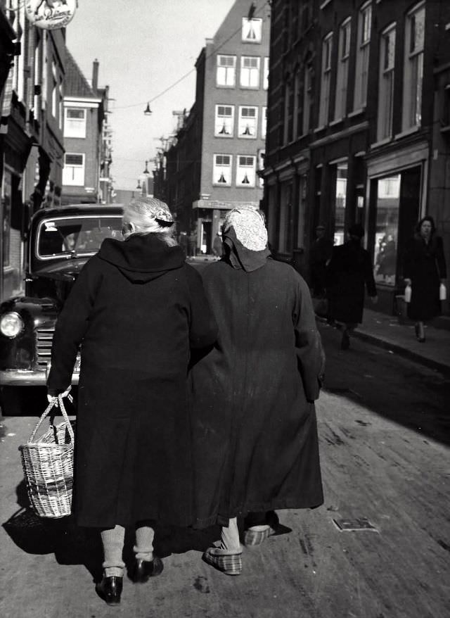 1950s Amsterdam: Spectacular Vintage Photos That Will Take Offer a Glimpse into Everyday Life by Kees Scherer