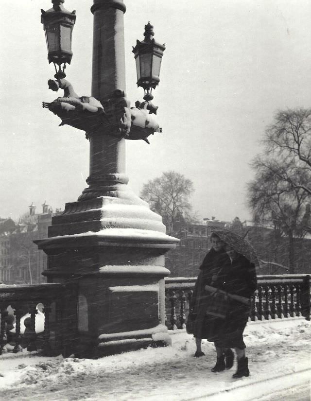 1950s Amsterdam: Spectacular Vintage Photos That Will Take Offer a Glimpse into Everyday Life by Kees Scherer