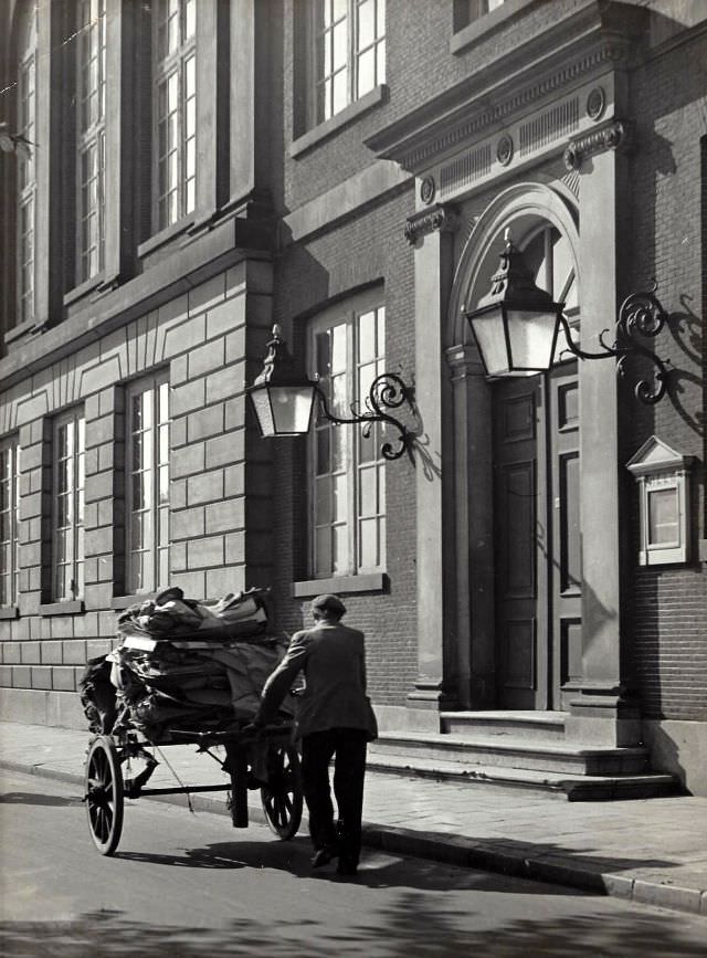 1950s Amsterdam: Spectacular Vintage Photos That Will Take Offer a Glimpse into Everyday Life by Kees Scherer