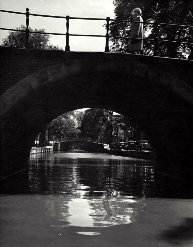 1950s Amsterdam: Spectacular Vintage Photos That Will Take Offer a Glimpse into Everyday Life by Kees Scherer