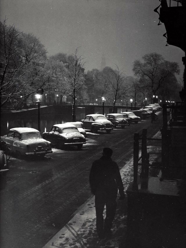 1950s Amsterdam: Spectacular Vintage Photos That Will Take Offer a Glimpse into Everyday Life by Kees Scherer