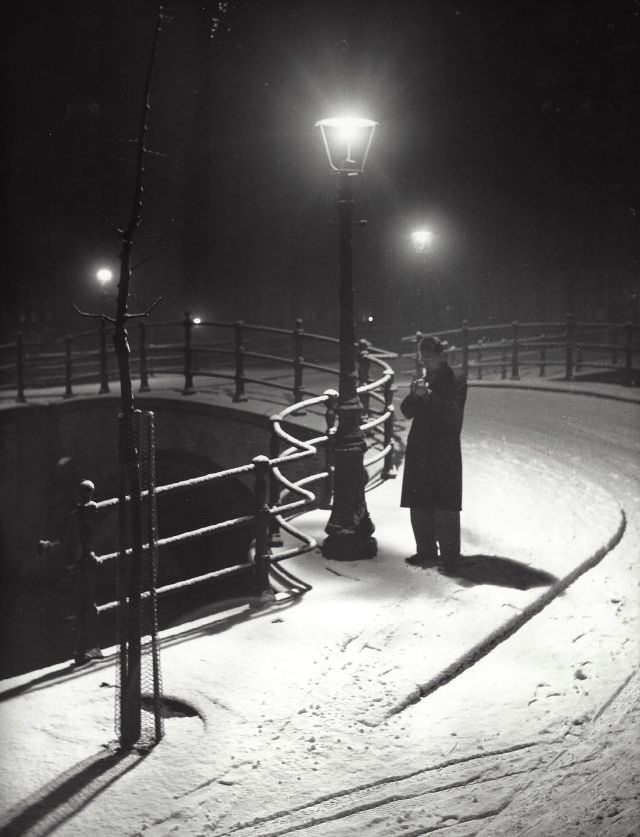 1950s Amsterdam: Spectacular Vintage Photos That Will Take Offer a Glimpse into Everyday Life by Kees Scherer