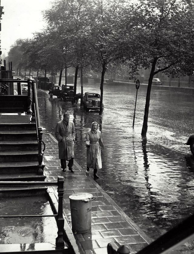 1950s Amsterdam: Spectacular Vintage Photos That Will Take Offer a Glimpse into Everyday Life by Kees Scherer