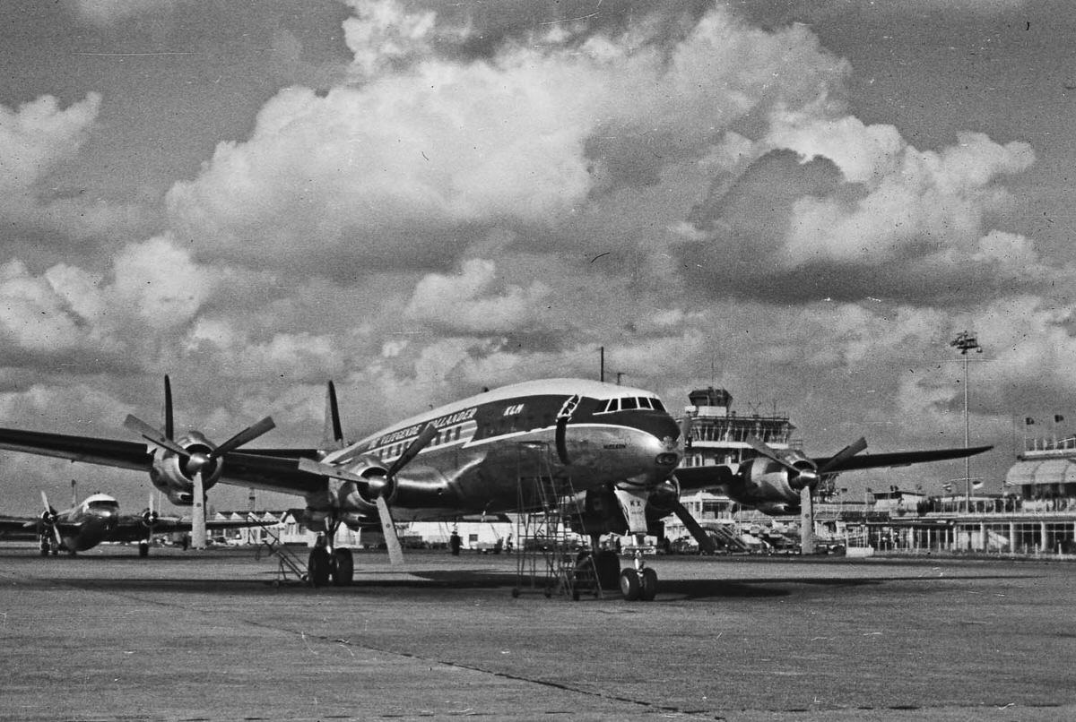 A plane Amsterdam, 1958