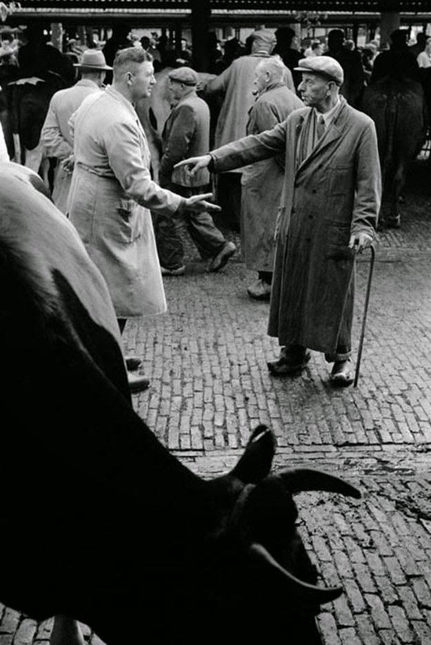 Deal making at farm market, Amsterdam, 1964
