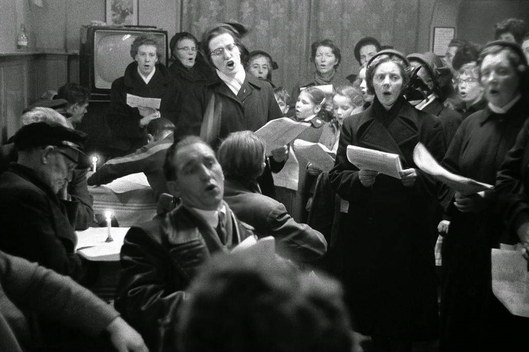 Salvation Army workers sing Christmas songs to homeless men, Amsterdam, 1964