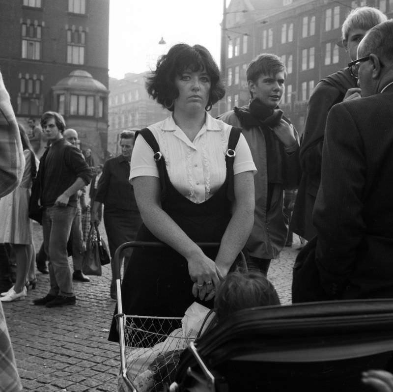 Amsterdam's Street Portraits: Stunning Black and White Photos of Amsterdammers from the 1970s