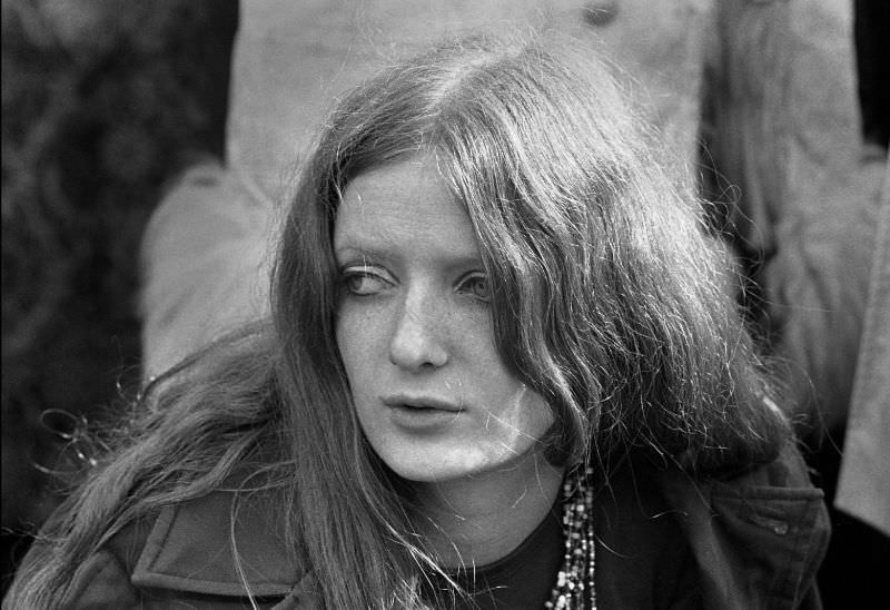 Amsterdam's Street Portraits: Stunning Black and White Photos of Amsterdammers from the 1970s