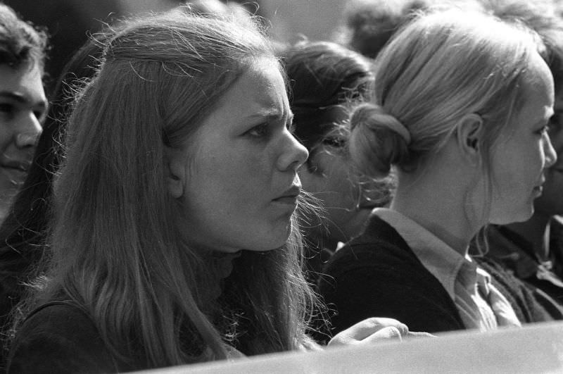 Amsterdam's Street Portraits: Stunning Black and White Photos of Amsterdammers from the 1970s