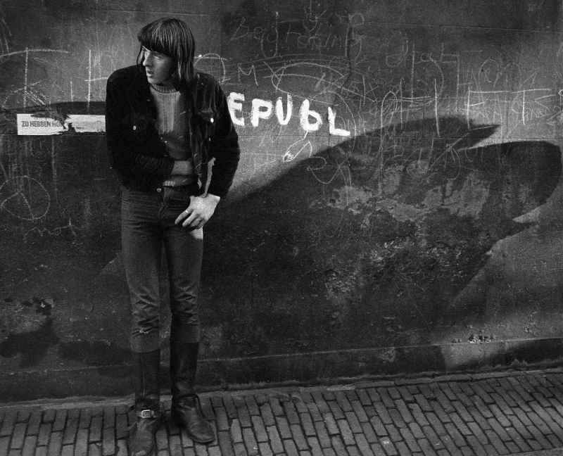 Amsterdam's Street Portraits: Stunning Black and White Photos of Amsterdammers from the 1970s