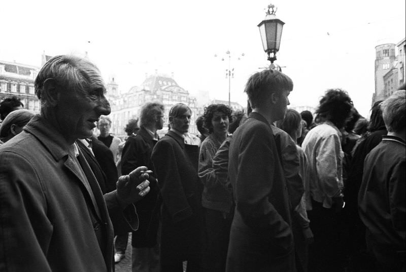 Amsterdam's Street Portraits: Stunning Black and White Photos of Amsterdammers from the 1970s