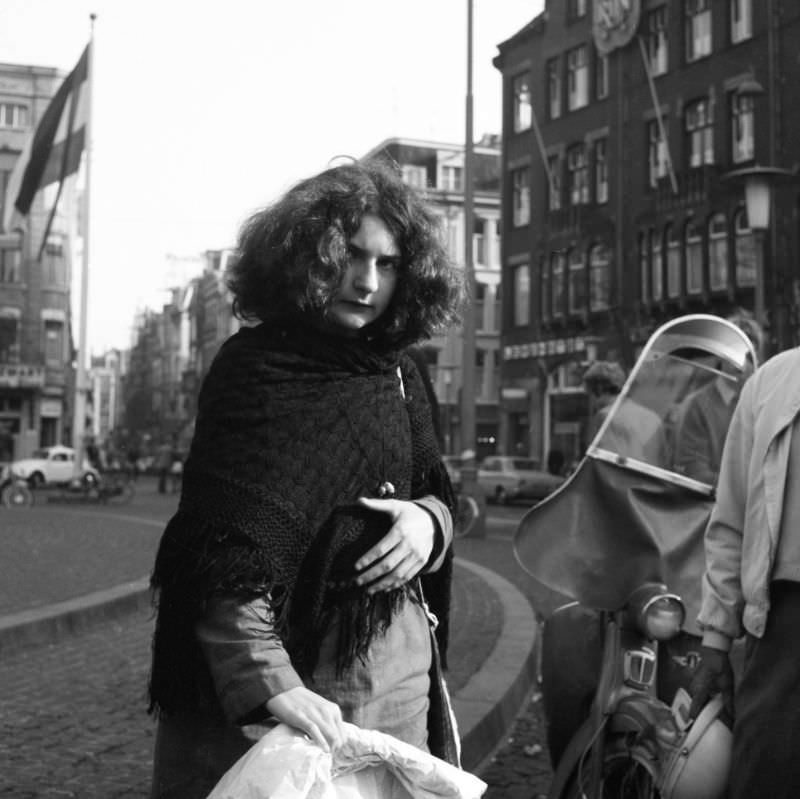 Amsterdam's Street Portraits: Stunning Black and White Photos of Amsterdammers from the 1970s