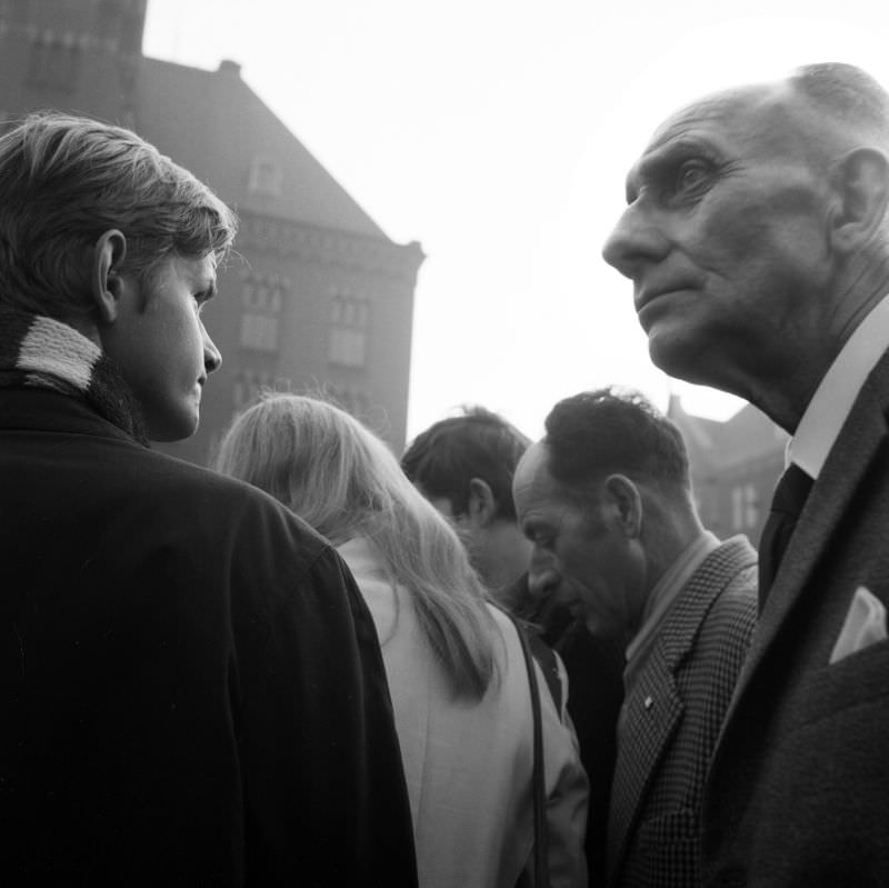 Amsterdam's Street Portraits: Stunning Black and White Photos of Amsterdammers from the 1970s