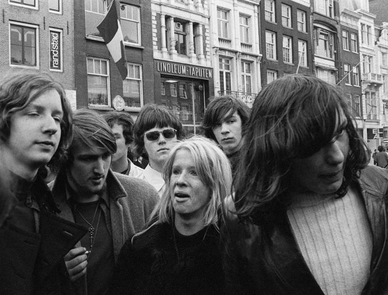 Amsterdam's Street Portraits: Stunning Black and White Photos of Amsterdammers from the 1970s
