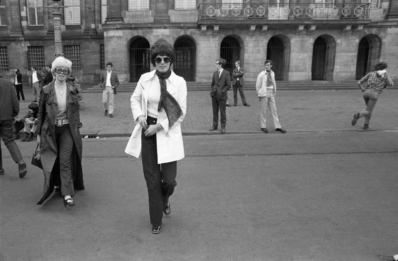 Amsterdam's Street Portraits: Stunning Black and White Photos of Amsterdammers from the 1970s