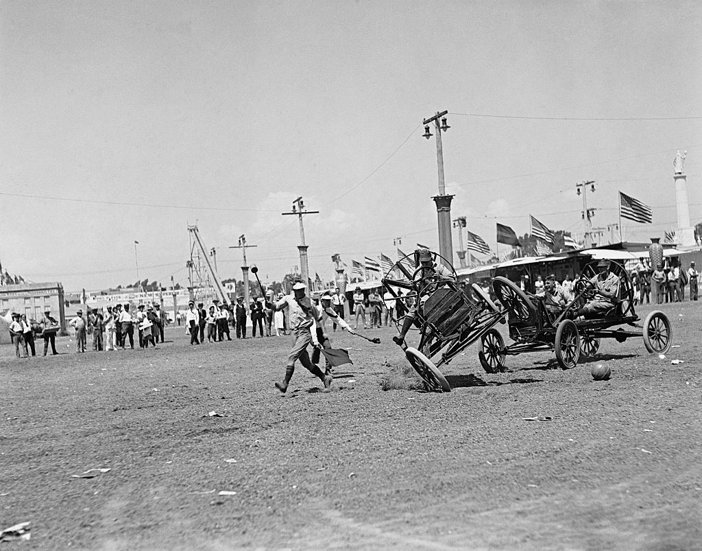 Thrills Aplenty at Los Angeles Auto Polo Matches. Los Angeles, 1922.