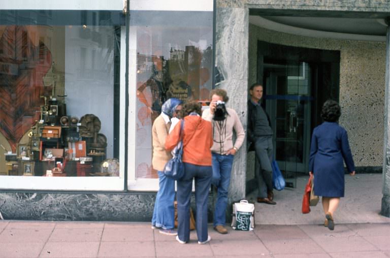 Hanningtons Department Store on the corner of East Street and North Street, 1974