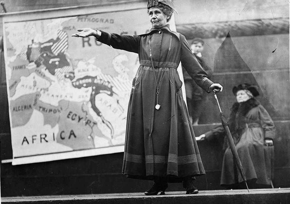 Emmeline Pankhurst protesting, 1908.