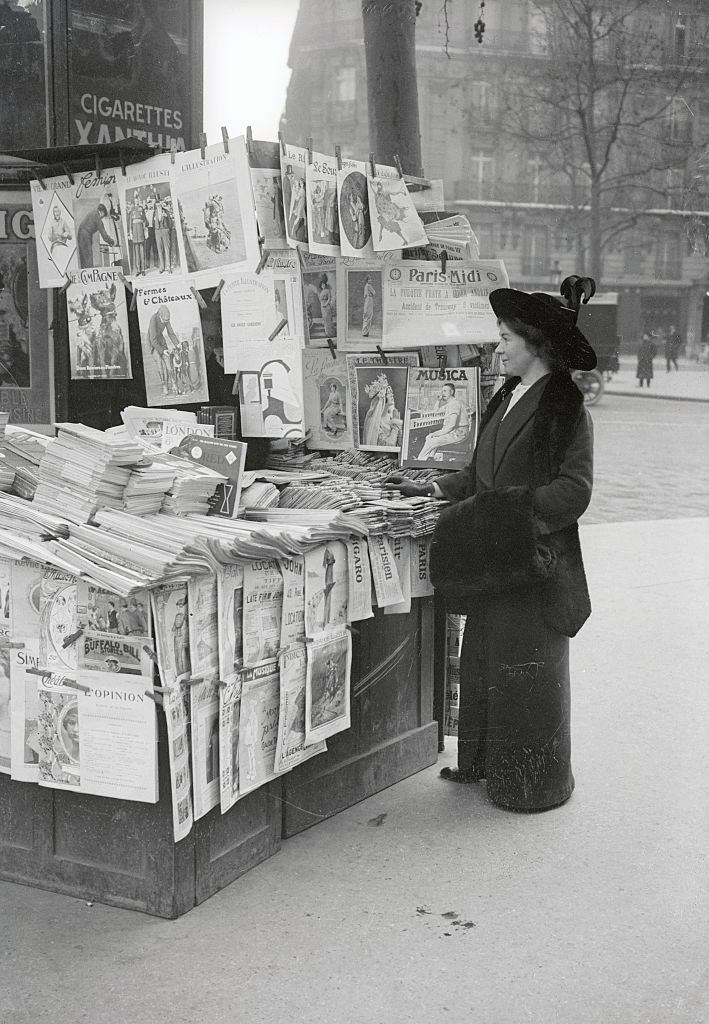 Christobal Pankhurst, daughter of Emmeline Pankhurst, standing at Newsstand, 1901.
