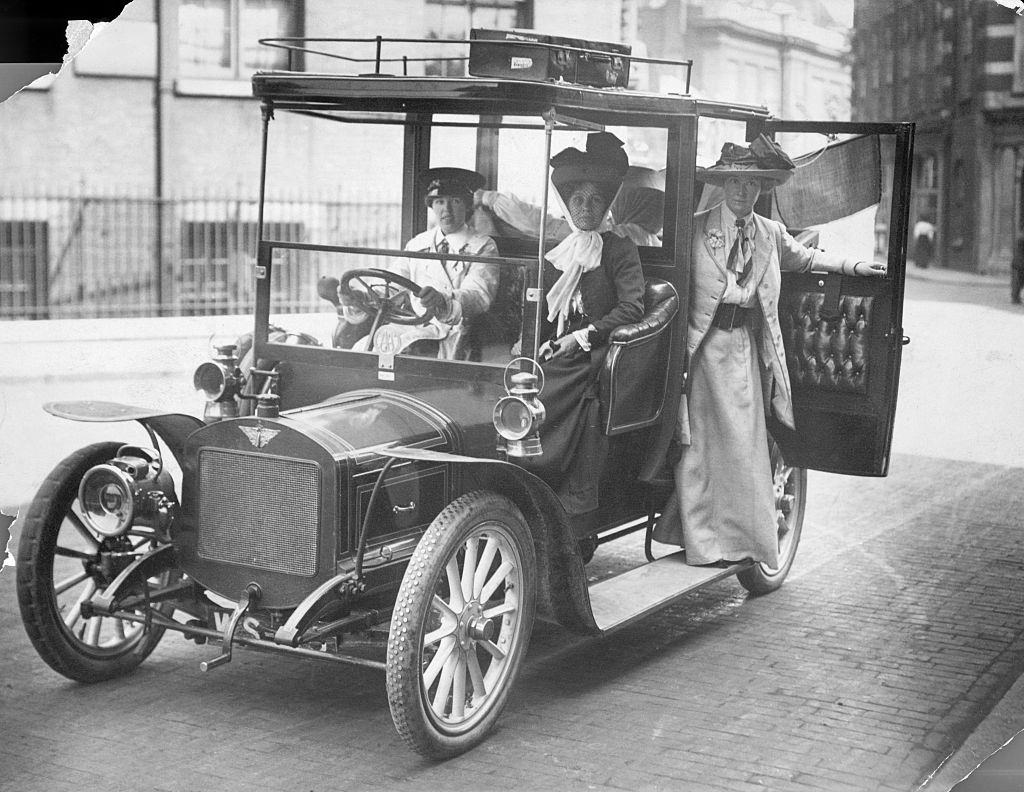Mrs. Pankhurst has just left London accompanied by Miss Christopher St. John and Miss Craig, daughter of Ellen Terry.