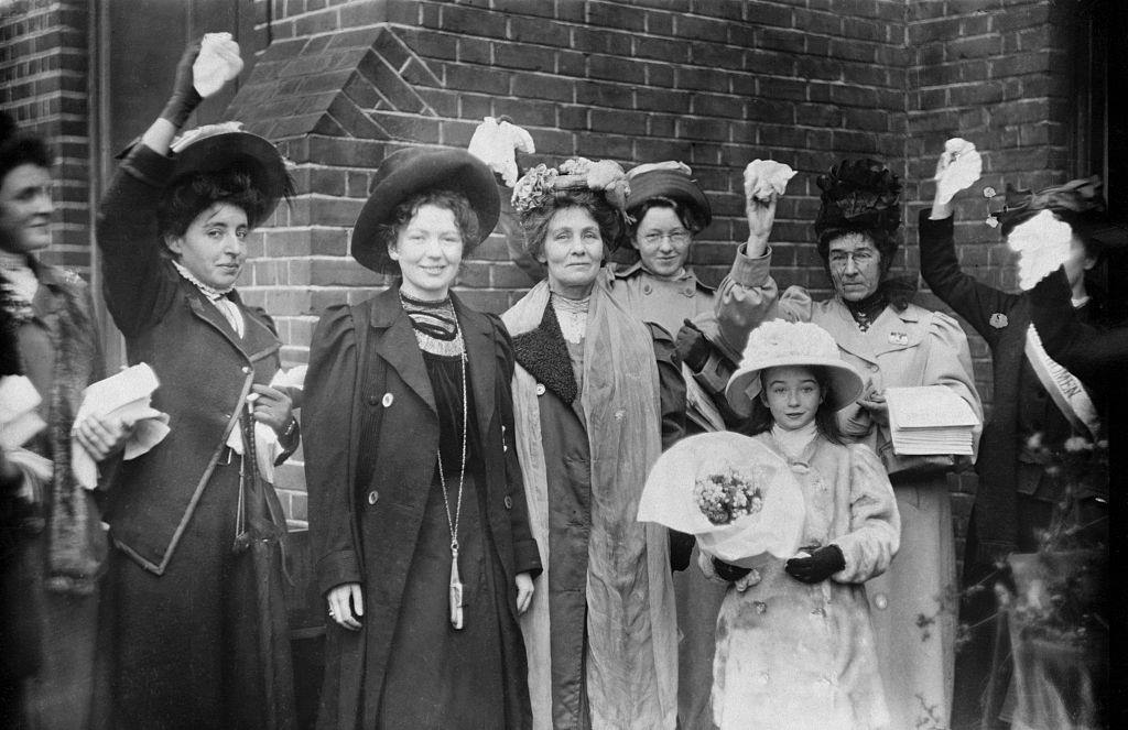 Emmeline Pankhurst and her daughter Christabel , the English suffragettes, with some of their supporters on their release from prison, 1908.