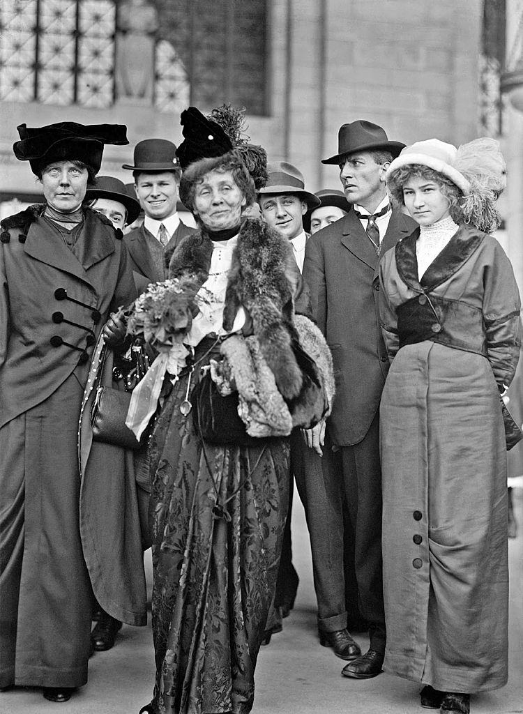 Emmeline Pankhurst with Lucy Burns and other American suffragettes.
