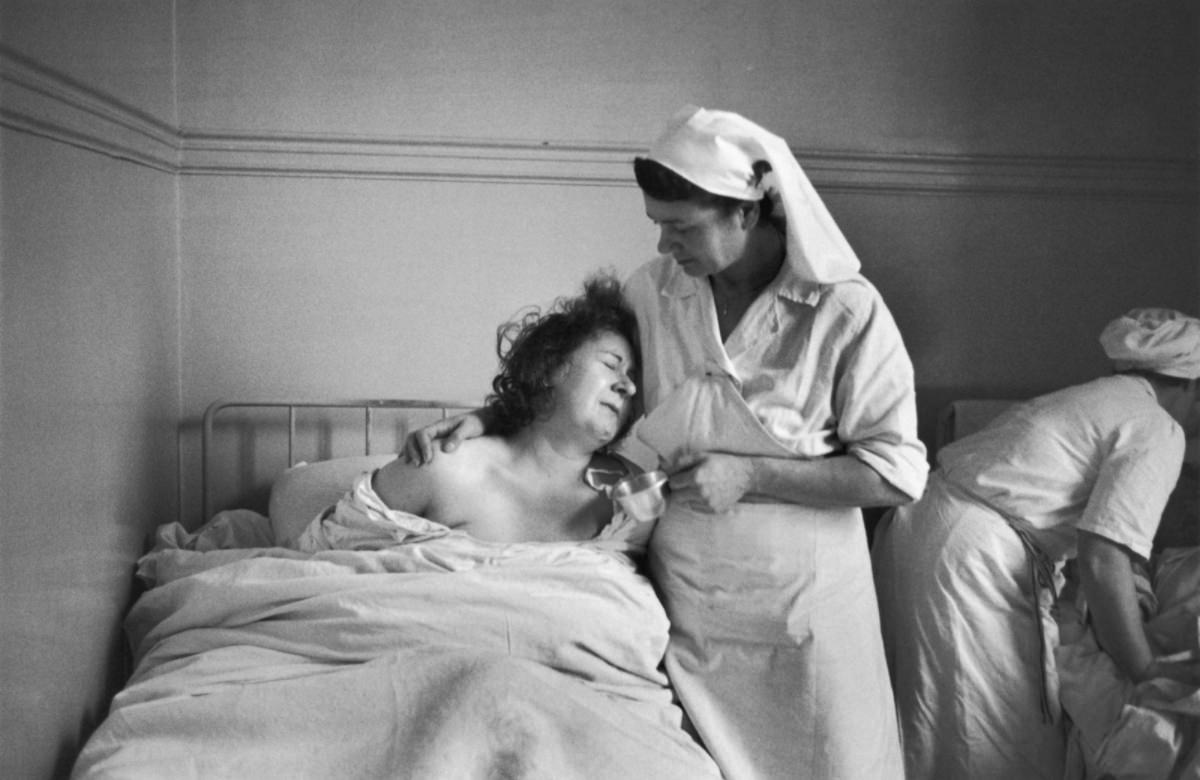 French Psychiatric Hospitals 1950s: Historical Photos that Depict the Life of Patients and Doctors