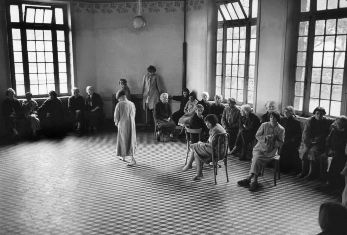 French Psychiatric Hospitals 1950s: Historical Photos that Depict the Life of Patients and Doctors