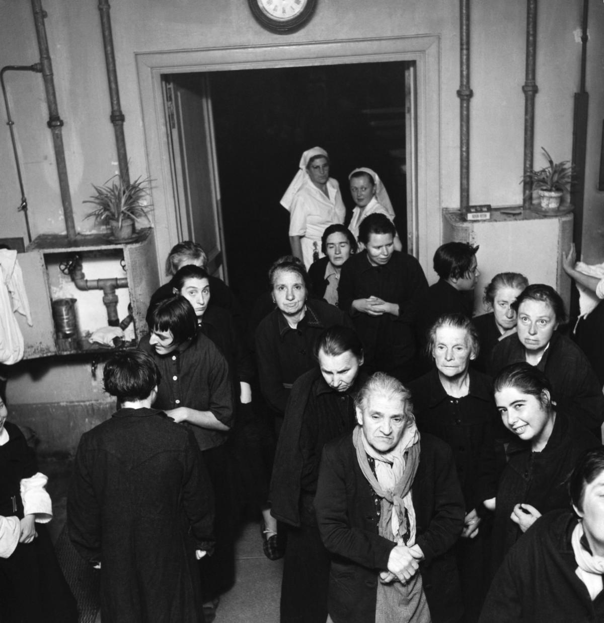 French Psychiatric Hospitals 1950s: Historical Photos that Depict the Life of Patients and Doctors