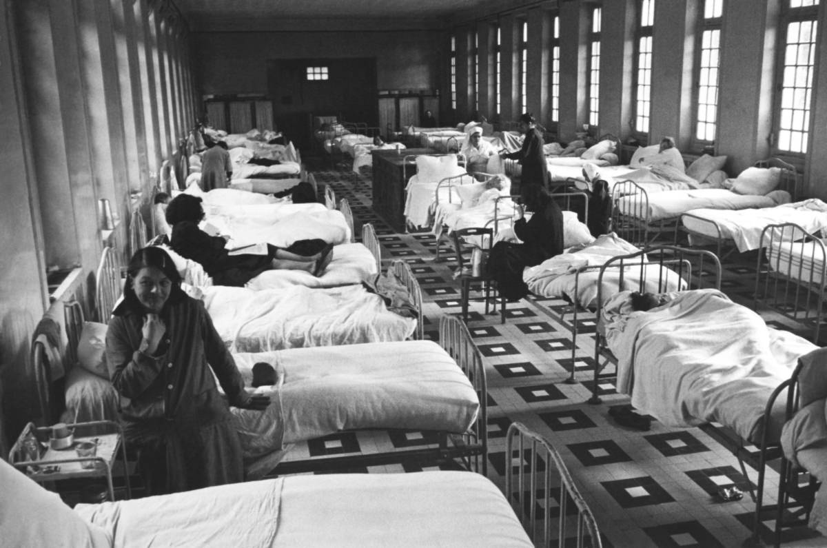 French Psychiatric Hospitals 1950s: Historical Photos that Depict the Life of Patients and Doctors