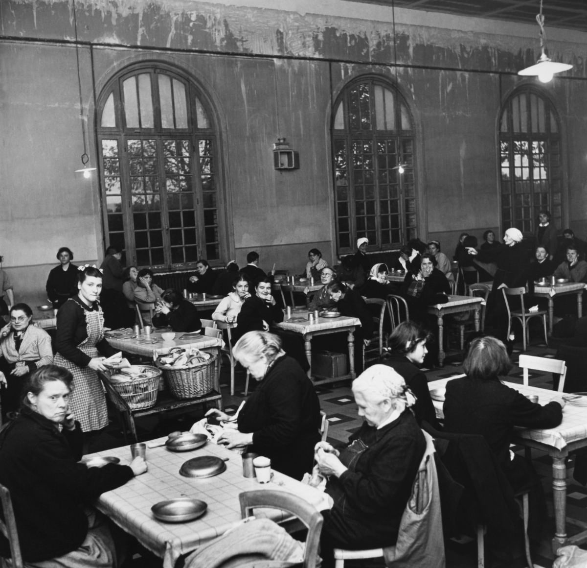 French Psychiatric Hospitals 1950s: Historical Photos that Depict the Life of Patients and Doctors