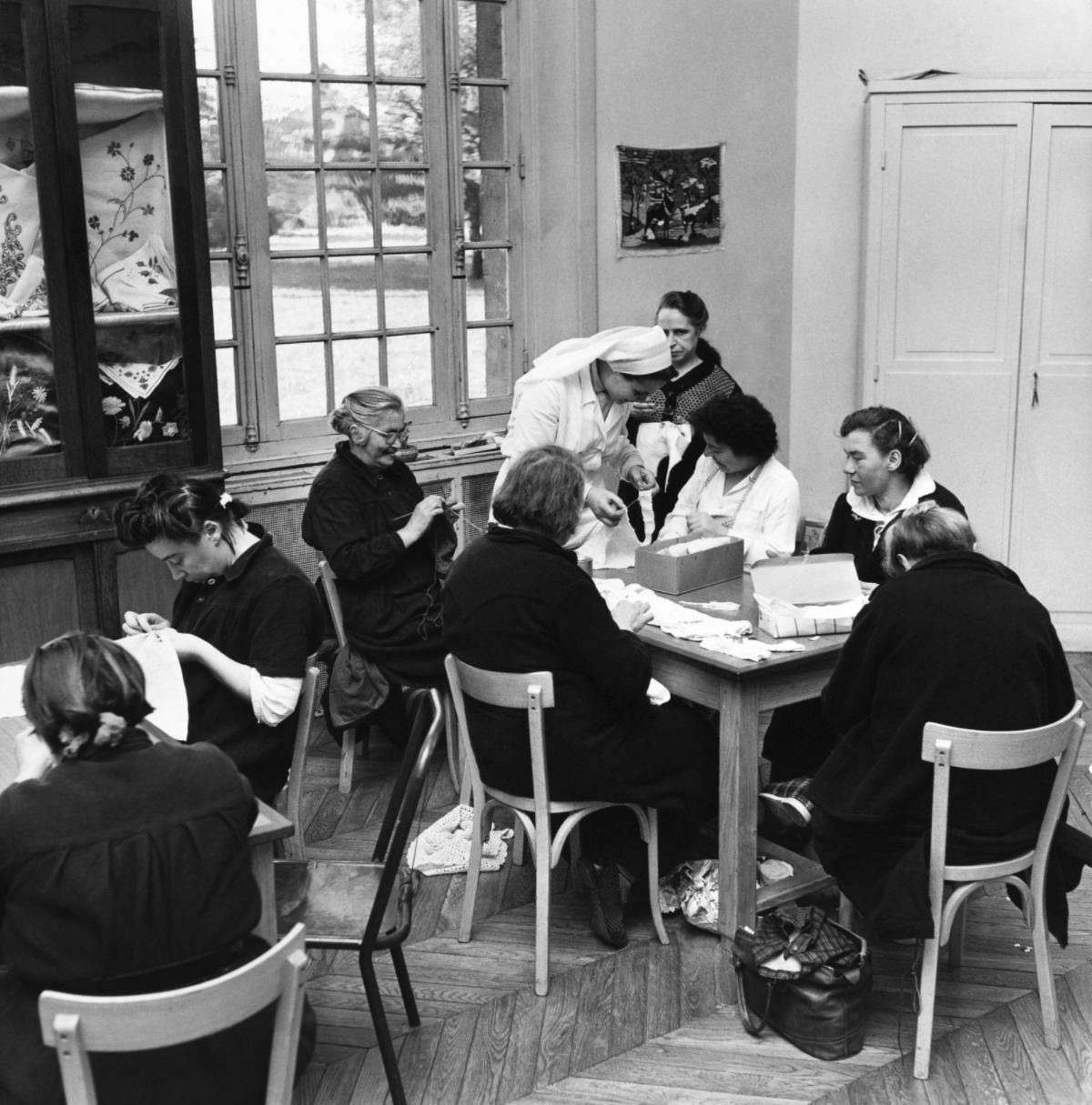 French Psychiatric Hospitals 1950s: Historical Photos that Depict the Life of Patients and Doctors